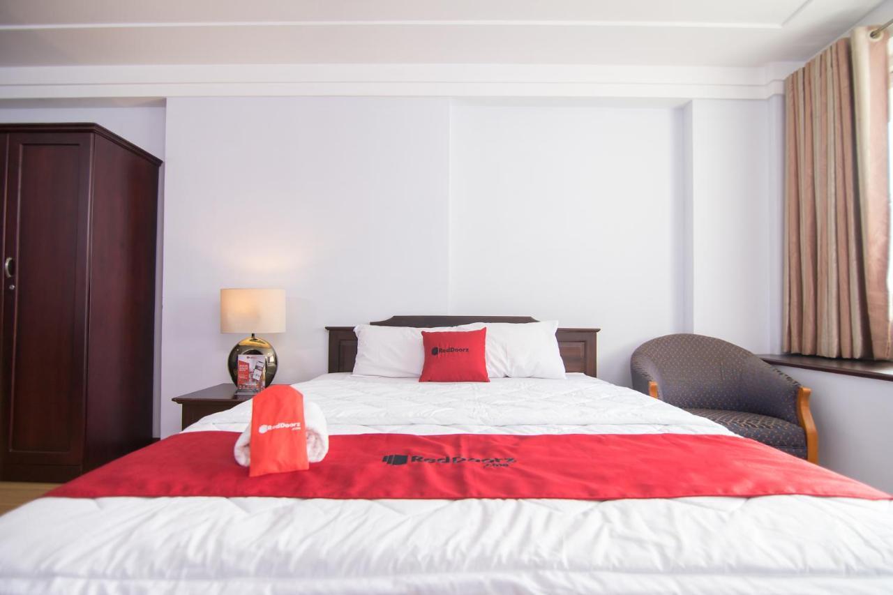Reddoorz Near Hoa Lu Stadium Хошимин Экстерьер фото