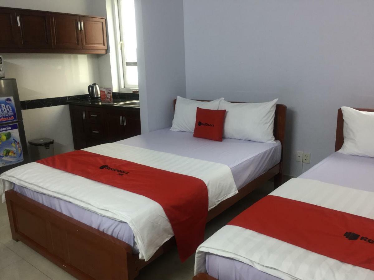 Reddoorz Near Hoa Lu Stadium Хошимин Экстерьер фото